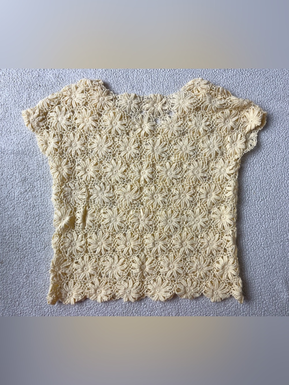 VINTAGE 90S CROCHET HANDMADE FLORAL YELLOW SHORT SLEEVE TOP SIZE SMALL WOMENS - Picture 2 of 4